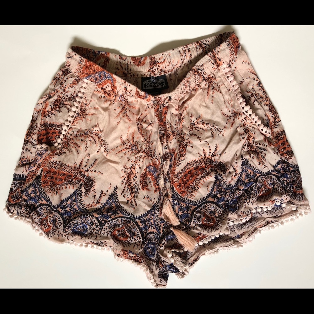 Women’s elastic waist 💯 rayon shorts.